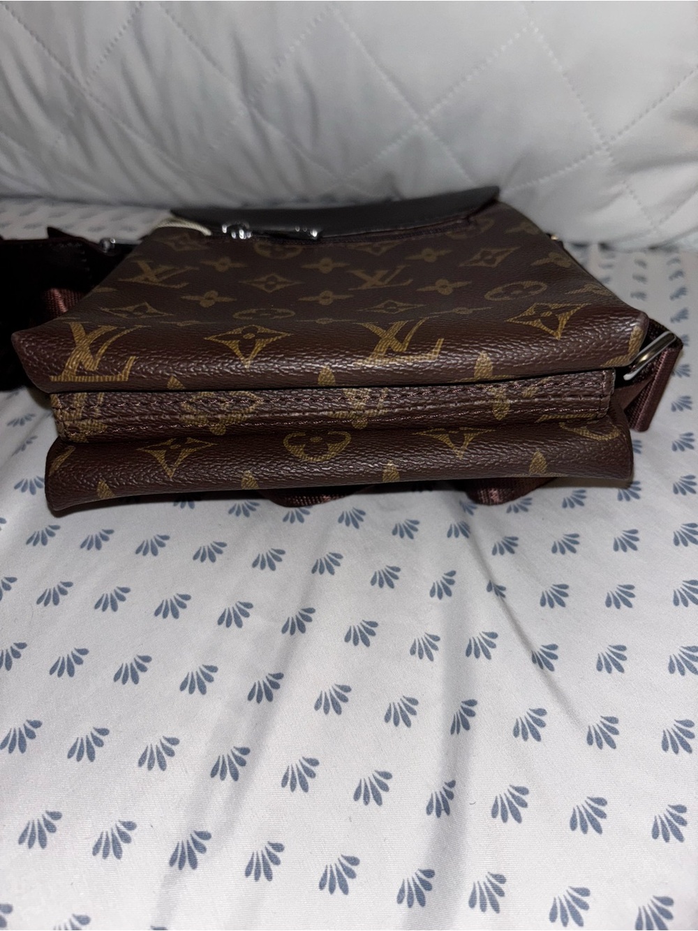 Dark Brown Monogram Messenger Bag please read 👇 - Picture 6 of 9